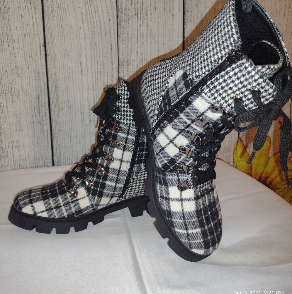 New without tag women boots